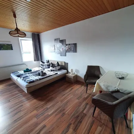 Gaestehaus Weisses Lamm - Monteurzimmer Мини-отель *