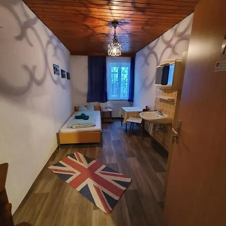 Gaestehaus Weisses Lamm - Monteurzimmer 宾馆