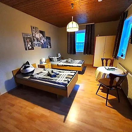 Gaestehaus Weisses Lamm - Monteurzimmer Värdshus *